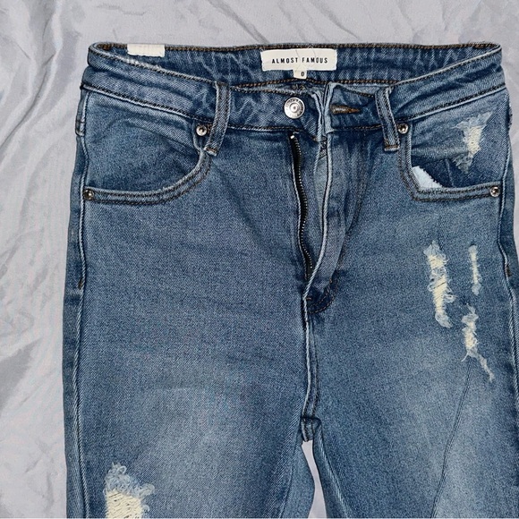 High-rise flare legs - Picture 2 of 3